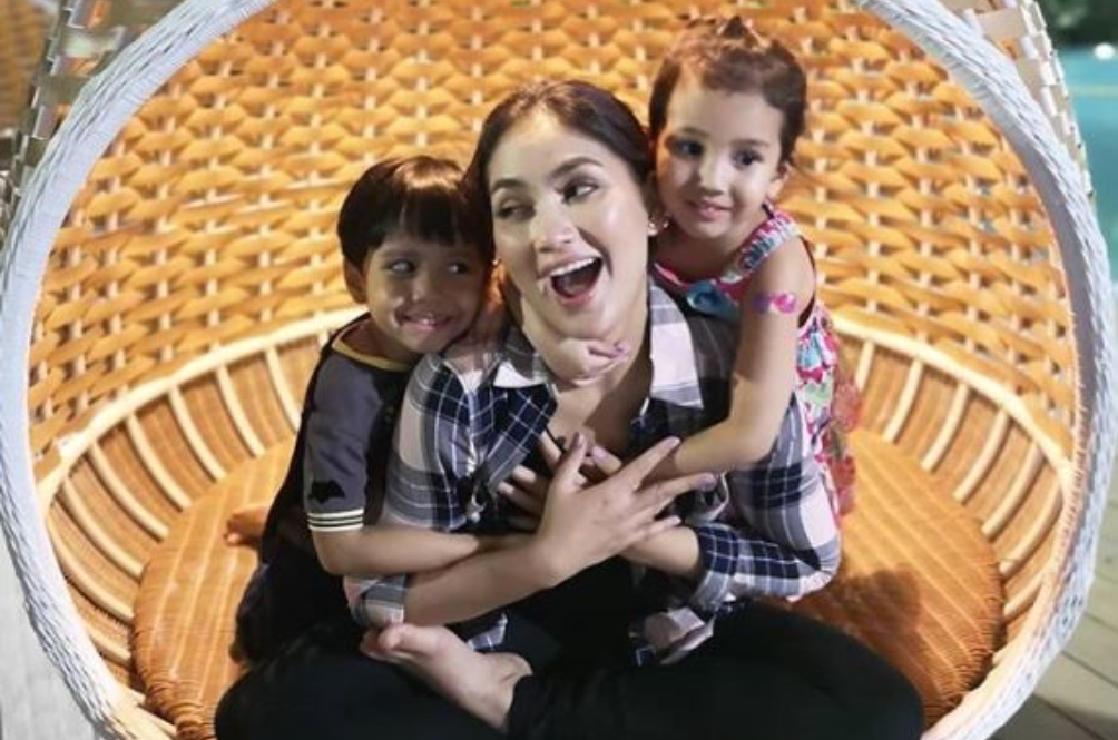 Pak ngah, panggilan anak-anak Fasha kepada Aidil.